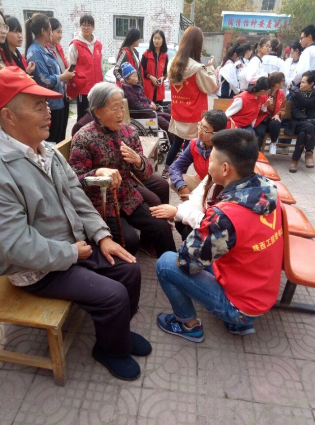 志愿者赴秦都区夕阳红托老中心开展“爱心慰问”
